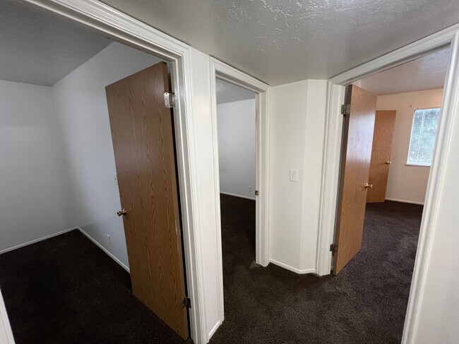Building Photo - **Move in Special 1/2 off First month!** C...