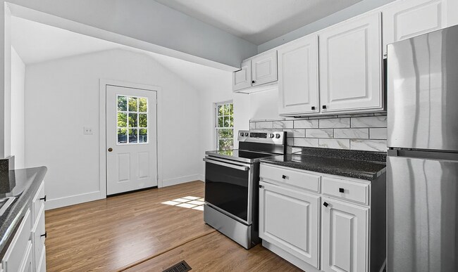 Building Photo - 867 E 12th Ave