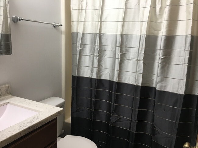 Building Photo - 4808-4810