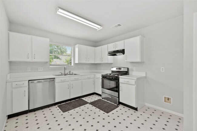 Building Photo - 12803 Rockford Dr