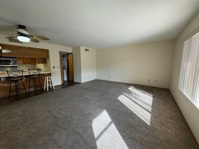 Building Photo - 1 BR 2Ba Condo across Colorado River, pool,spa,gated entry-All Appliances included