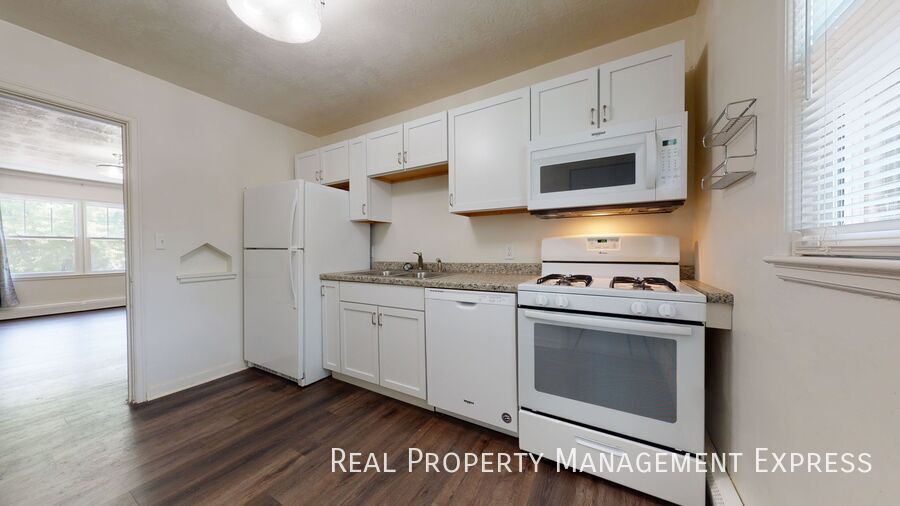 Building Photo - Affordable 2 Bedroom 1 Bathroom Apartment ...