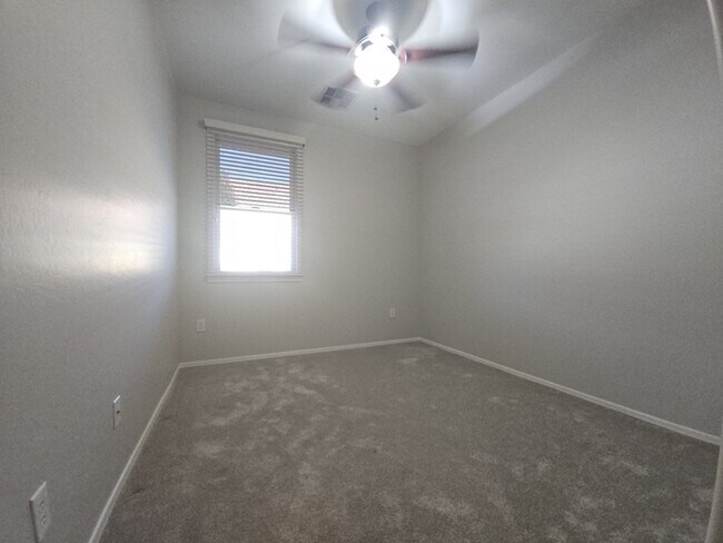 Building Photo - MOVE-IN READY HOME IN COOLEY STATION!