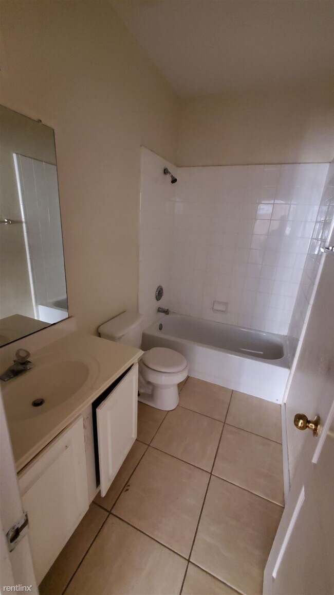 Building Photo - 4 br, 3.5 bath House - 1229 Tralee Lane