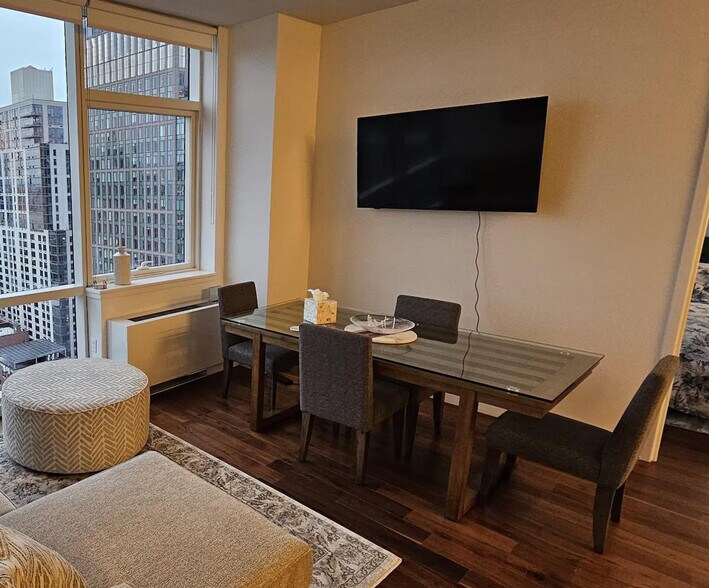 Building Photo - 508-507 W 28th St