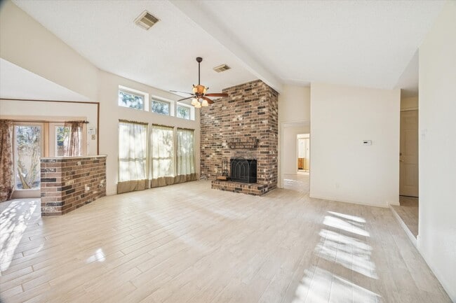 Building Photo - 1119 Downing Cir