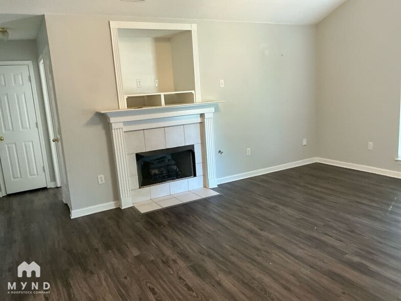 Building Photo - 7825 Sarah Ann Dr S
