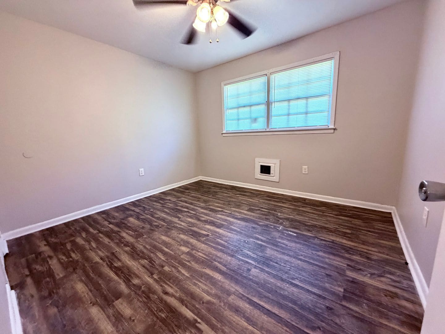 Building Photo - 406 Russell Pkwy