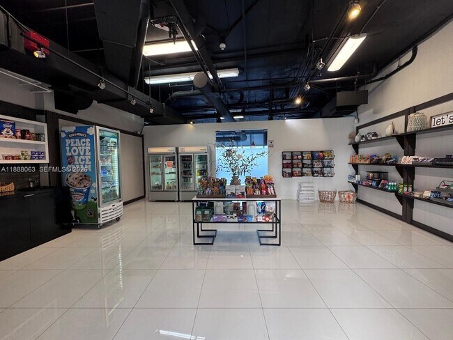 Building Photo - 601 NE 36th St