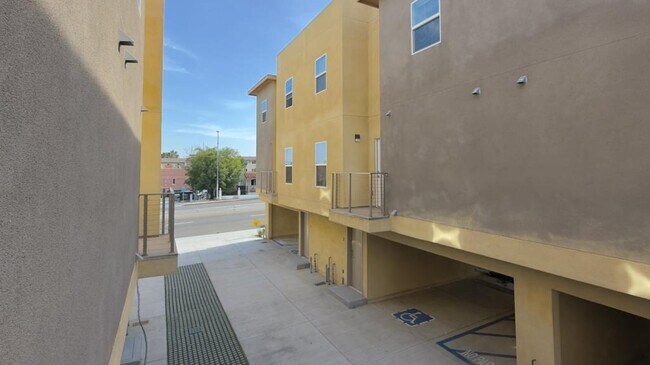 Building Photo - 4965 Imperial Ave