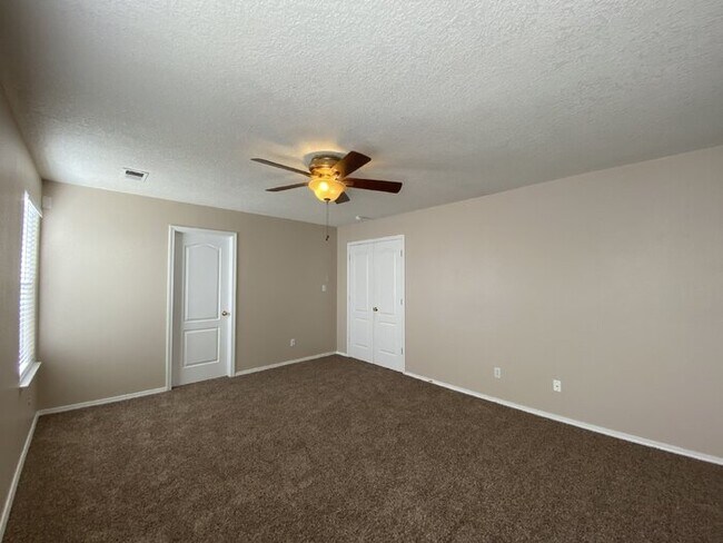 Building Photo - 2 Story - Master on Main Floor - Loft Upst...