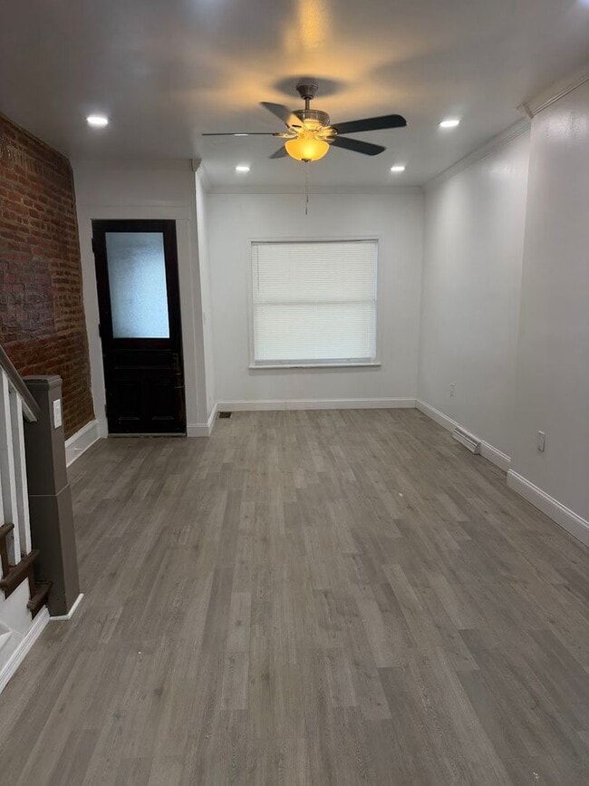 Building Photo - 3 Bedroom House