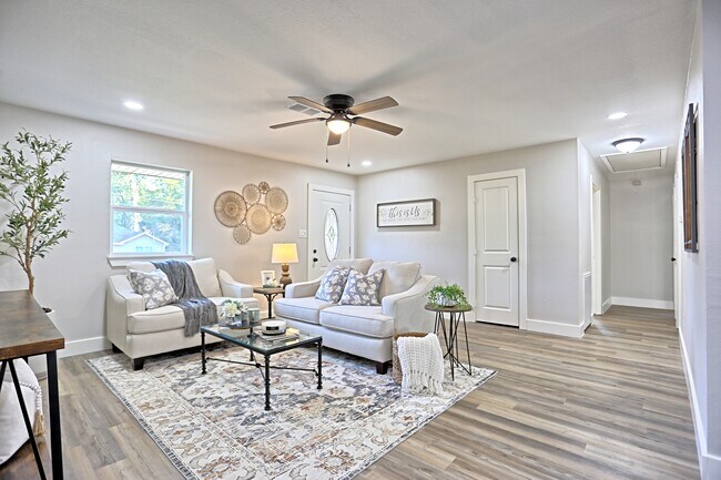 Building Photo - 704 Natchez River Cir