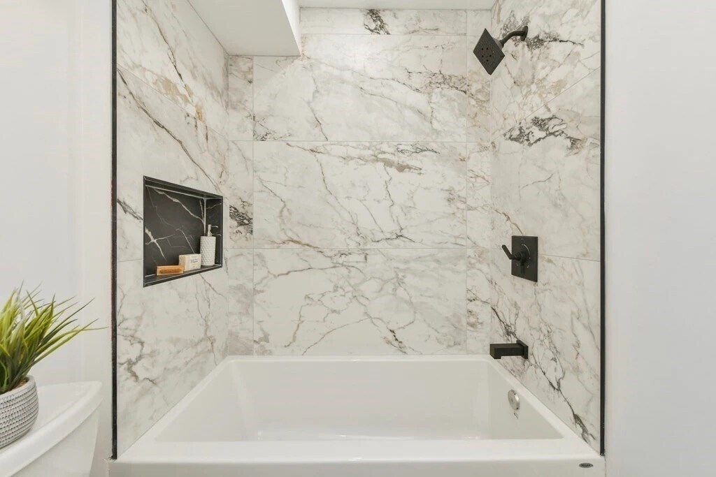 Building Photo - 142 Chelsea St