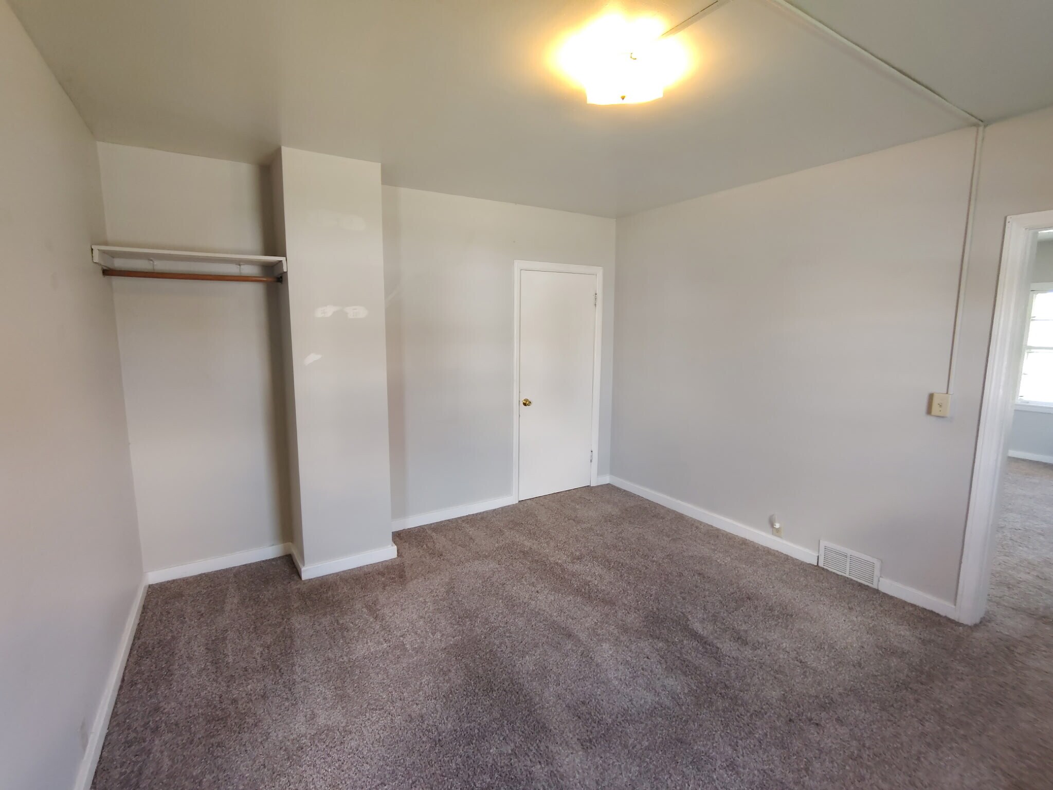 Building Photo - 330 N 11th St