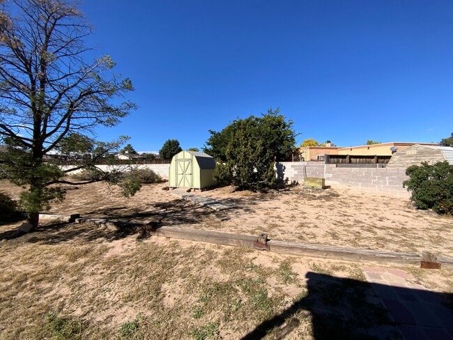 Building Photo - 3 Bedroom Single Story Home Available Near...