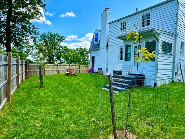 Building Photo - Check Out This Hidden House on a Hill!