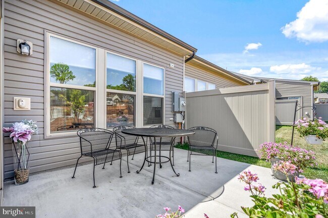 Building Photo - 46414 ROSE RIVER Ter