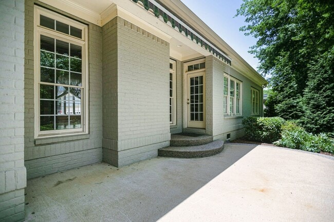 Building Photo - Beautiful Home in Willow Springs Just Minu...