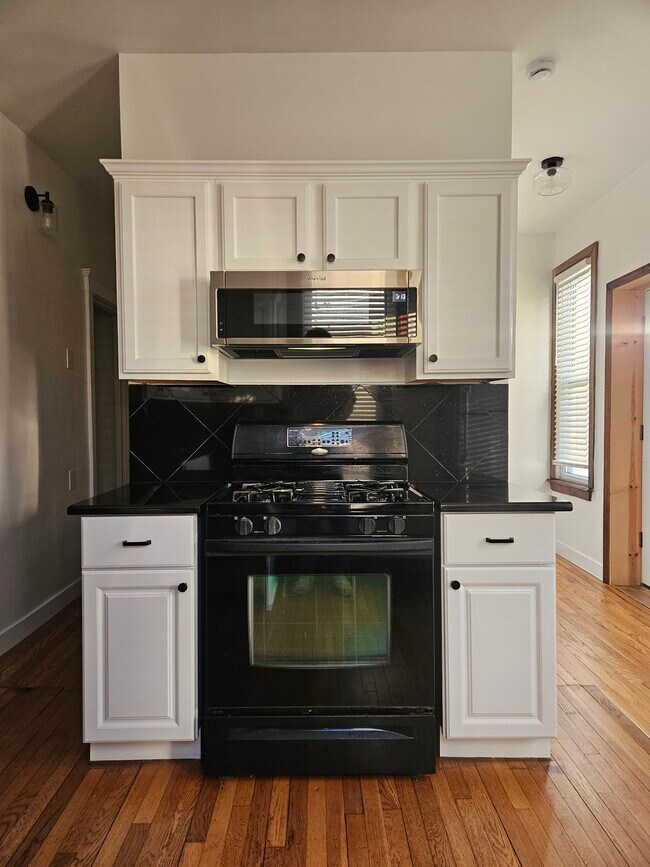 Building Photo - 3154 Van Alstyne St