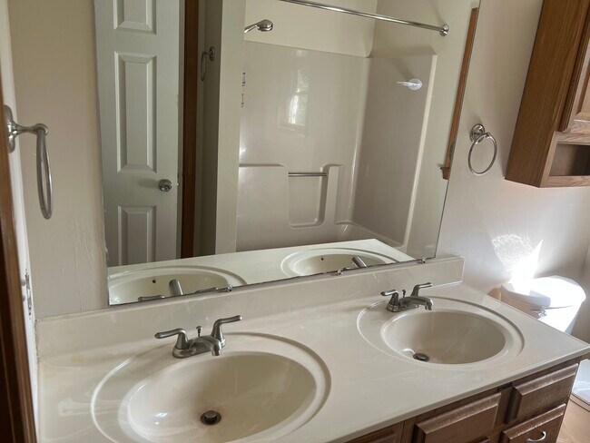 Bathroom Upstairs - 16 Caryn Dr