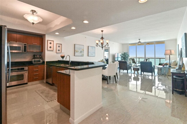 Building Photo - 2650 Lake Shore Dr