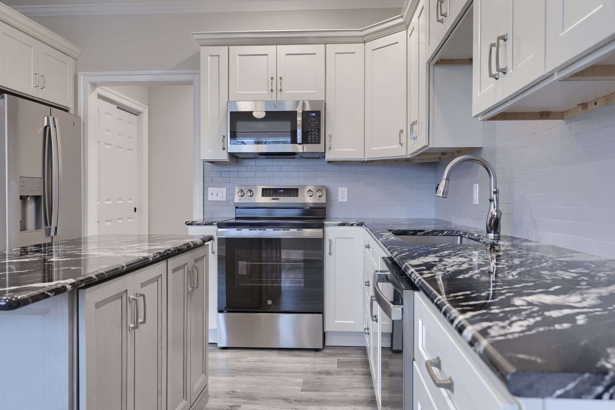 Building Photo - 231 E Main St