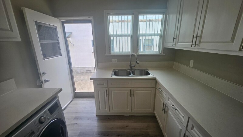 Building Photo - 812 N Fuller Ave