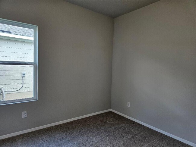 Building Photo - 118 Bluestem Dr