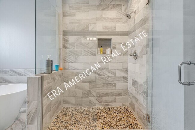 Building Photo - 1725 Union Ave