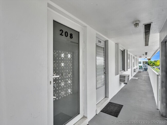 Building Photo - 2020 NE 51st Ct