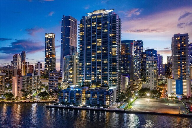 Building Photo - 1331 Brickell Bay Dr