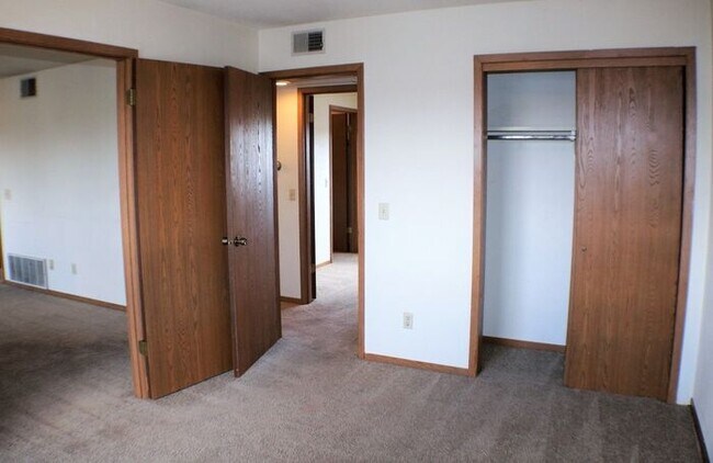 Building Photo - $1,150 | 2 Bedroom, 1 Bathroom Condo | No Pets | Available for August 1st, 2026 Move In!