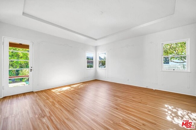 Building Photo - 10630 Wellworth Ave