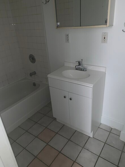 Building Photo - 370 S Negley Ave