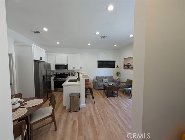 Building Photo - 311 W Green St