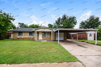 Building Photo - 900 NE Katherine Pl