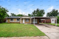 Building Photo - 900 NE Katherine Pl