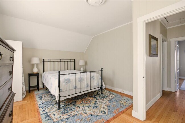 Building Photo - 8 Carey St