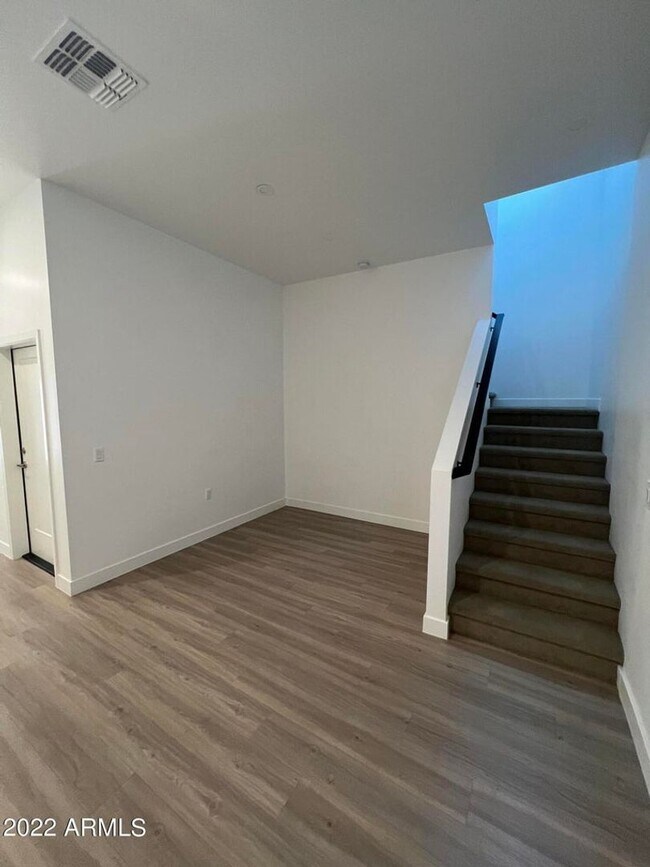 Building Photo - Townhome for Rent in the heart of Downtown Phoenix