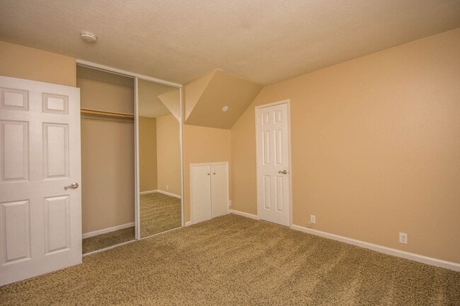 Building Photo - 3 Bedroom La Costa Home!