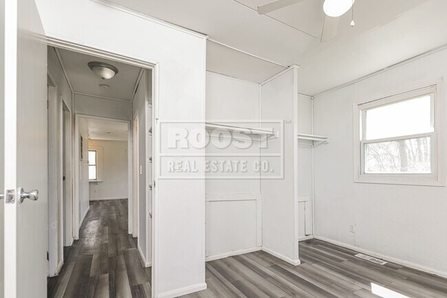 Building Photo - 3 Bedroom 1 Bathroom Single Family Home Available in Springfield!