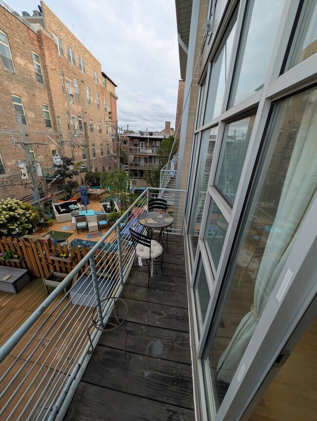 Building Photo - 5115 N Clark St