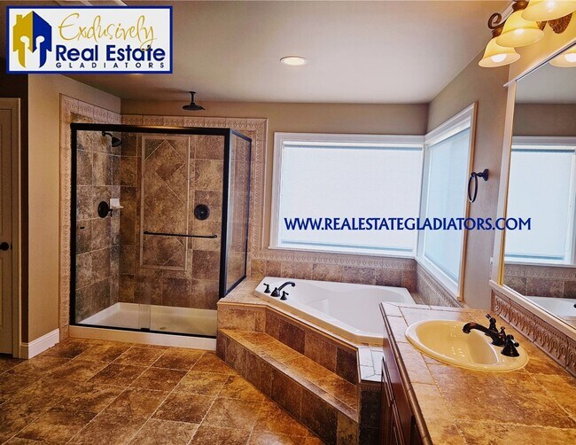 Building Photo - Stunning 4-Bedroom Home for Rent in Bothell!