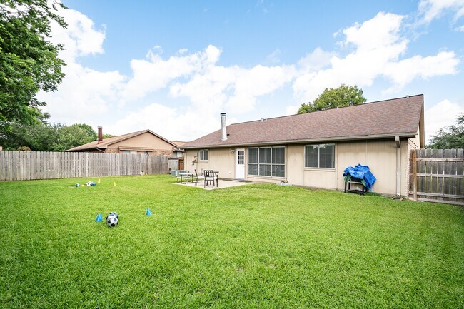 Building Photo - 4218 Sequoia St