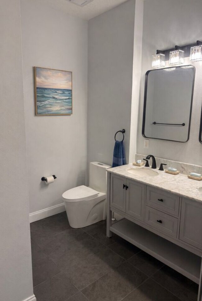 Building Photo - 531 Hedgewood Dr