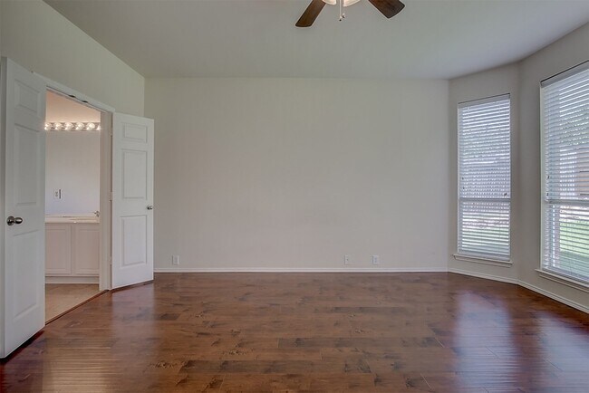 Building Photo - 2609 Monroe Dr