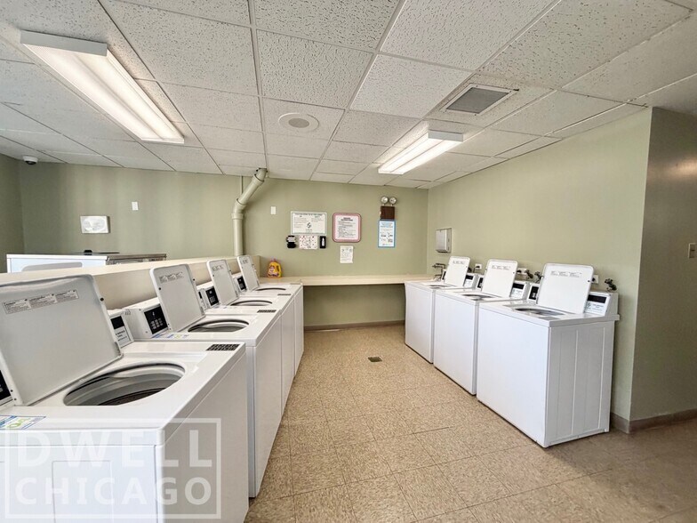 Building Photo - 233 E Erie St