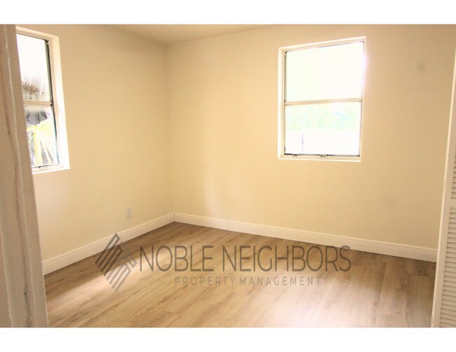 Building Photo - 1227 W 3rd St