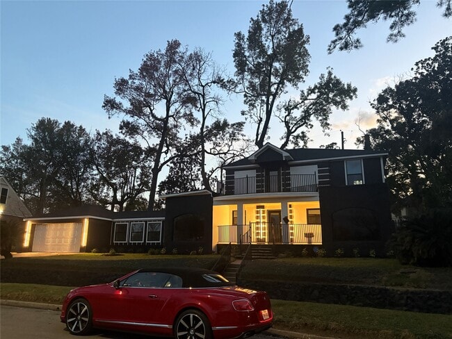 Building Photo - 1820 N MacGregor Way
